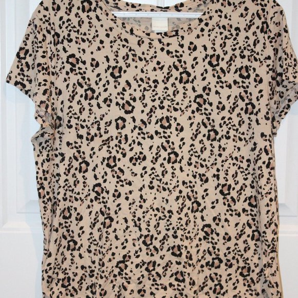 3/$20 🏷 H&M Leopard Tshirt Size M - Picture 2 of 2
